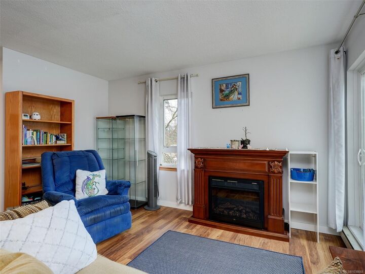 Property Photo: 3258 Alder St #406 BC V8X 1P3