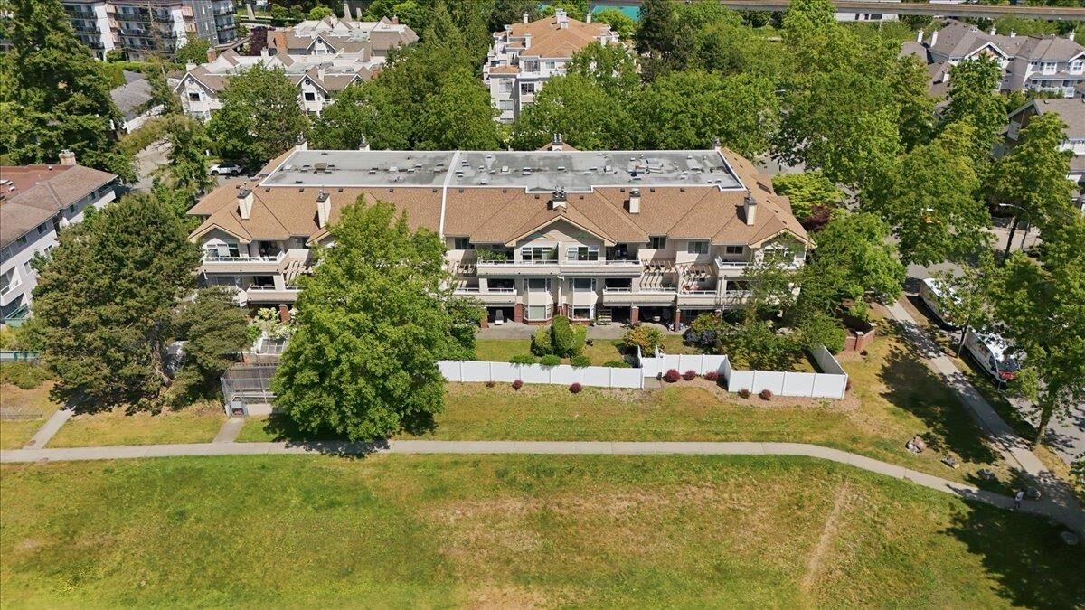 Property Photo:  7231 Antrim Avenue 105  BC V5J 5H5 