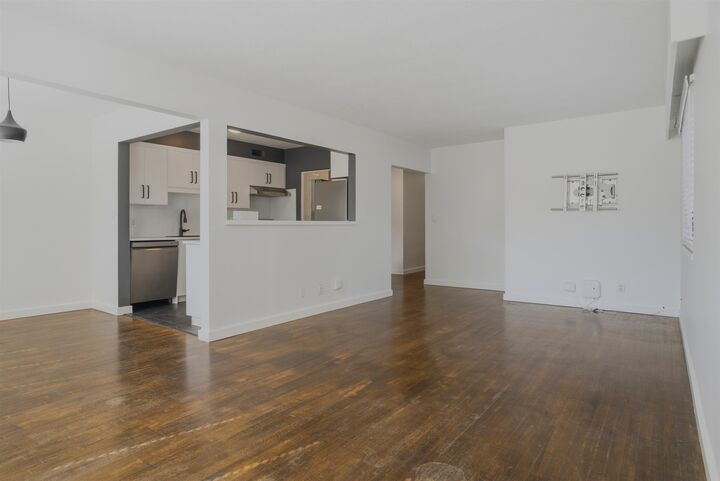 Property Photo:  48 Leopold Place 9  BC V3L 2C6 