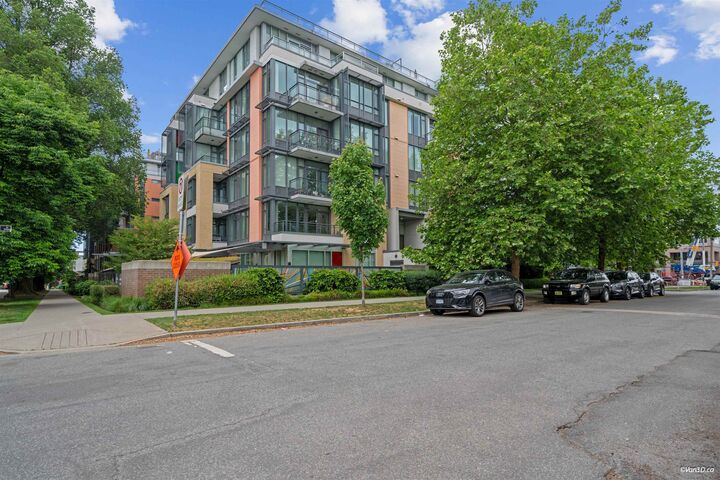 Property Photo: 2565 Maple Street 704 BC V7J 0C8
