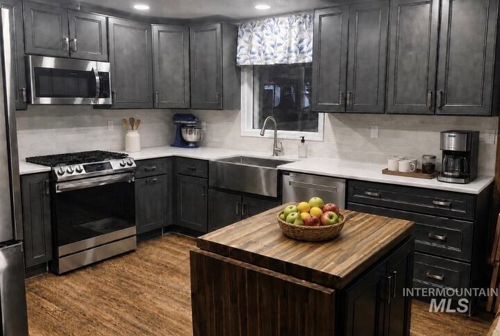 Property Photo: 1185 E King ID 83634