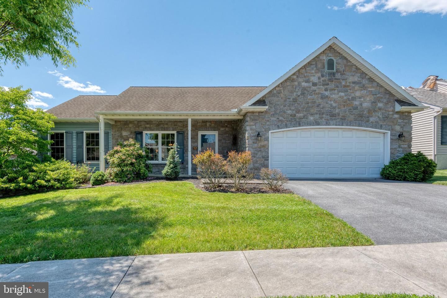 Property Photo:  717 Heather Ridge  PA 17545 
