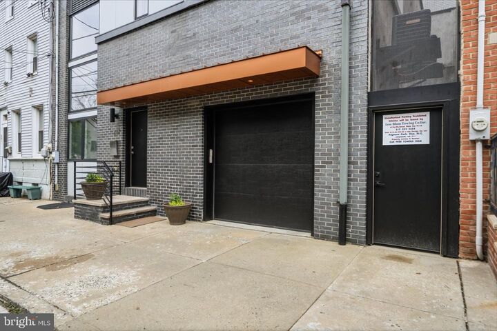Property Photo:  237 W Thompson Street  PA 19122 
