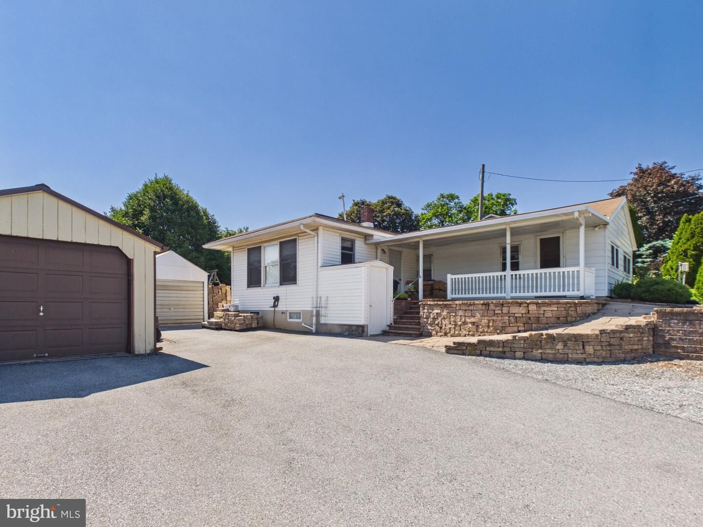 Property Photo:  479 Spring Grove Road  PA 17519 