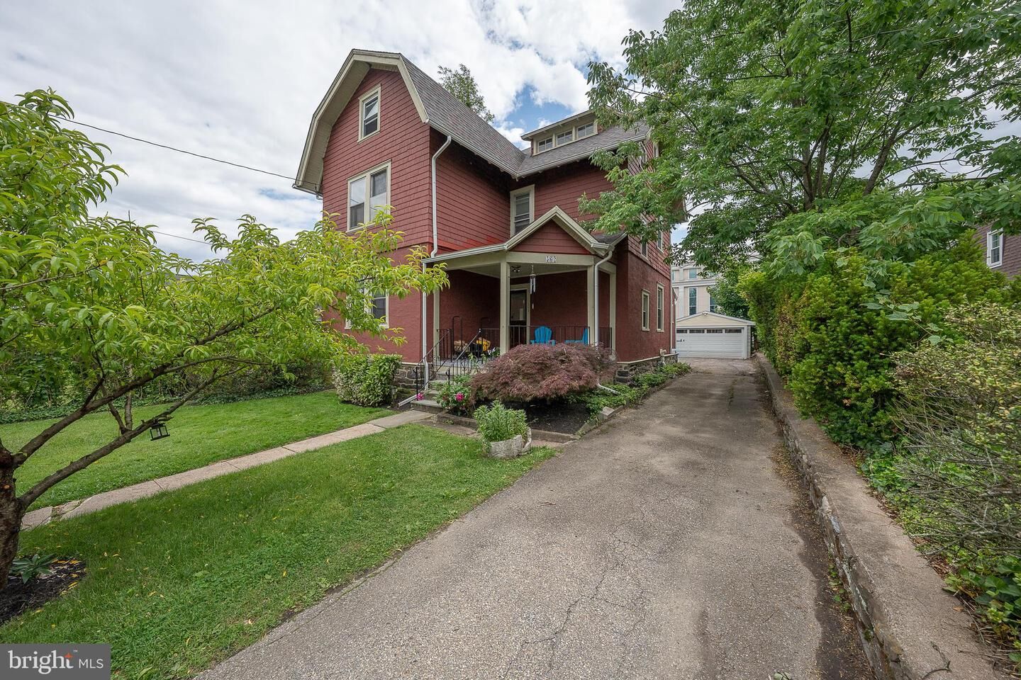 Property Photo:  562 Barrett Avenue  PA 19041 
