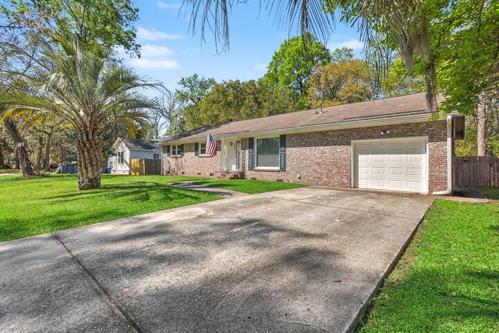 Property Photo:  737 Canary Drive  SC 29414 