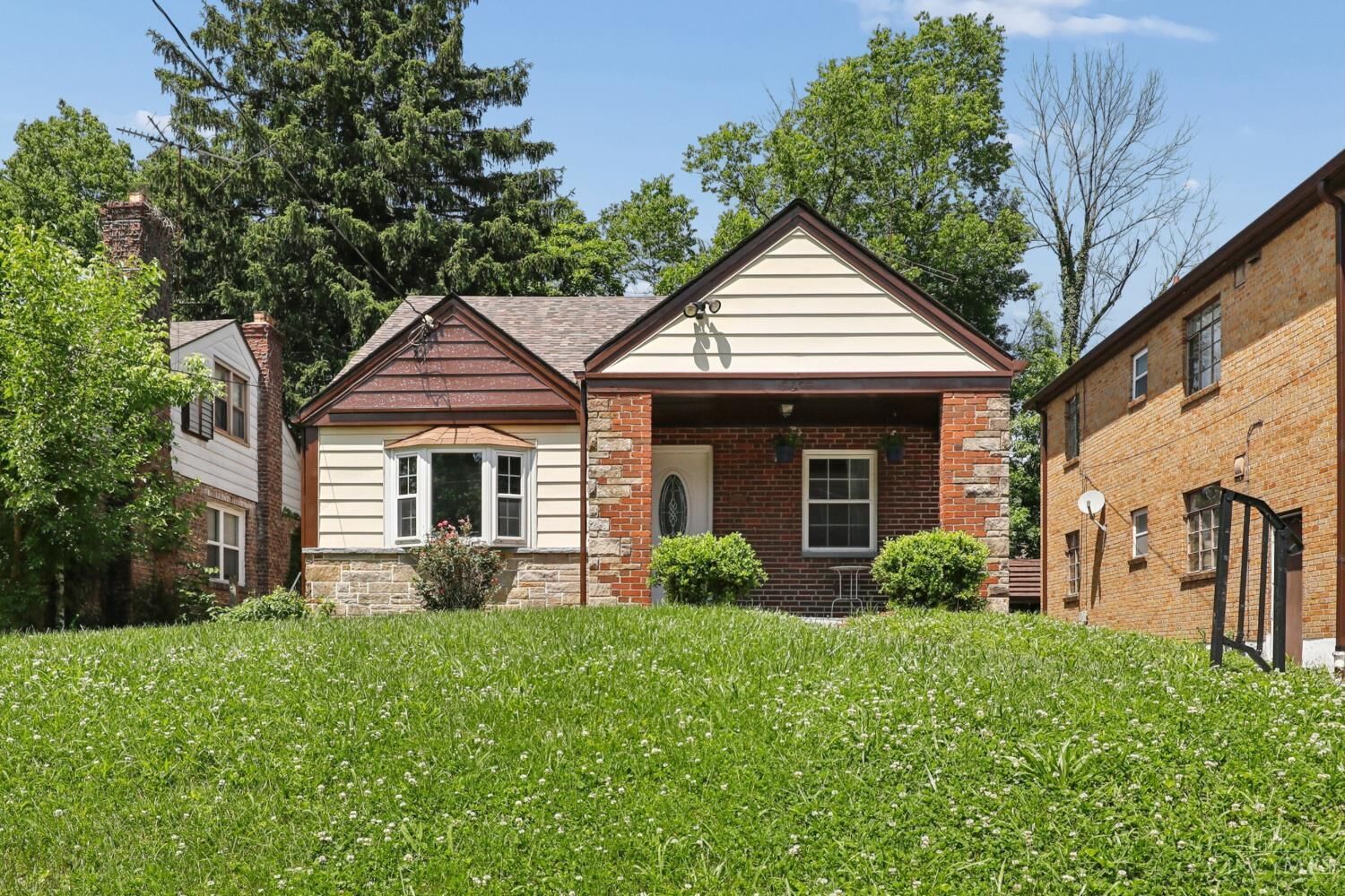 Property Photo:  2652 Cedarbrook Drive  OH 45237 
