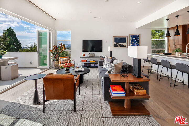 Property Photo: 855 1/2 Hyperion Ave CA 90029
