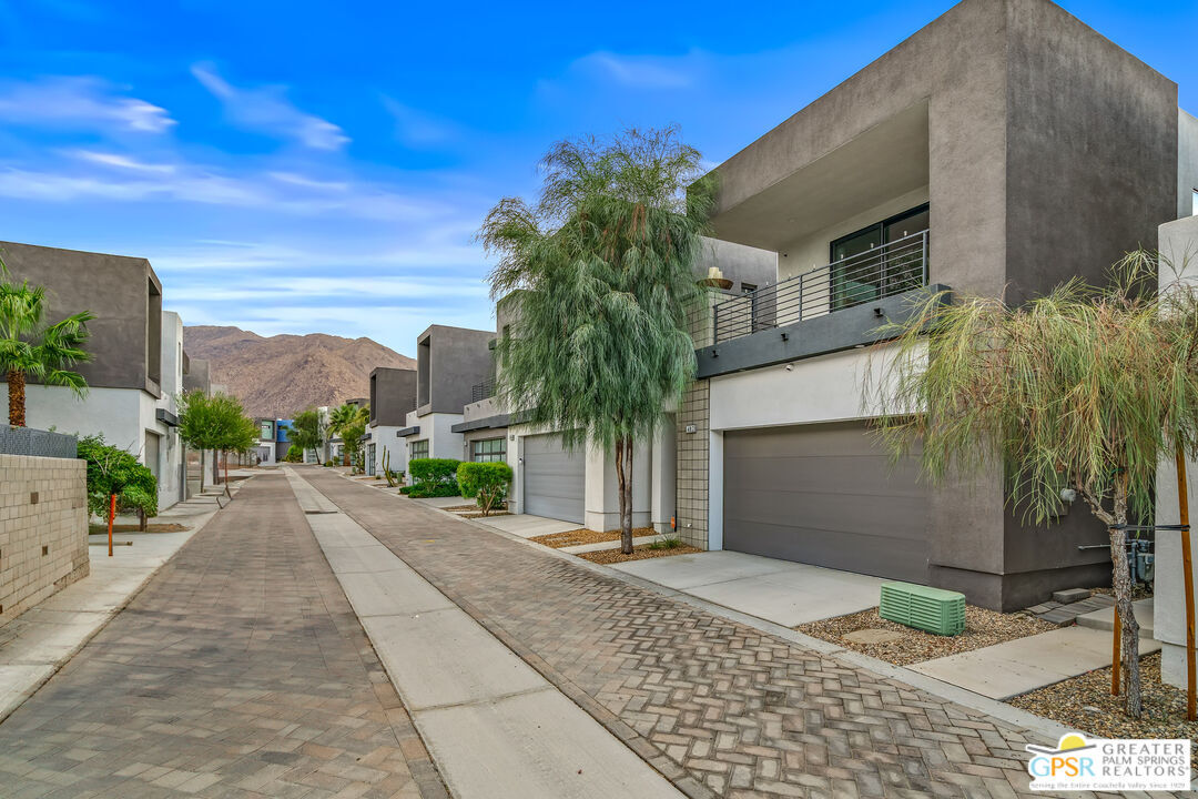 Property Photo:  482 Paragon Loop  CA 92262 