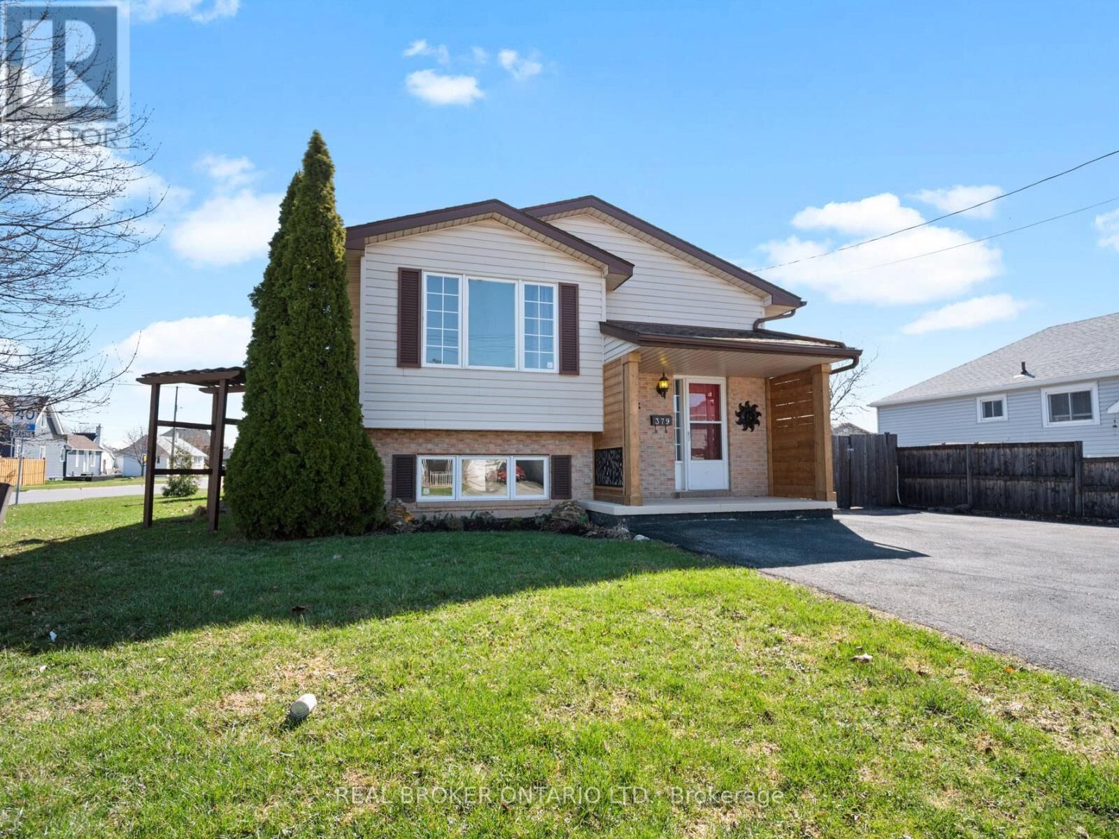 Property Photo: 379 Southworth Street South ON L3B 2A1