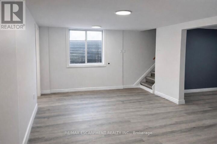 Property Photo:  23 Ivanhoe Road Lower  ON N3R 6T9 