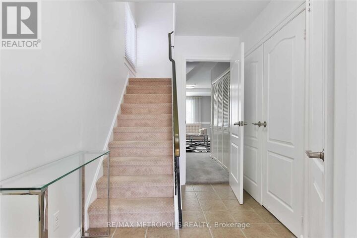 Property Photo: 17 Clover Ridge Drive West 1 ON L1S 3M5