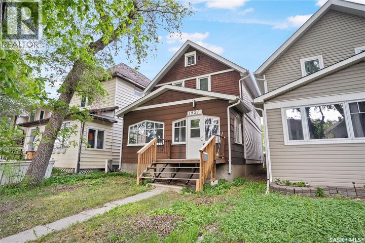 Property Photo: 1921 Garnet Street SW SK S4T 2Z5