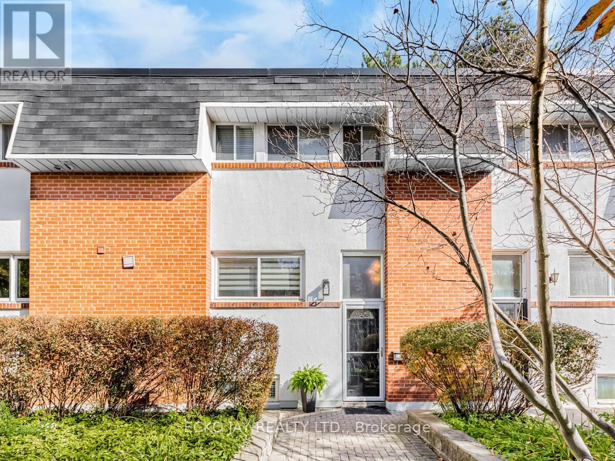 Property Photo: 90 George Henry Boulevard 17 ON M2J 1E7