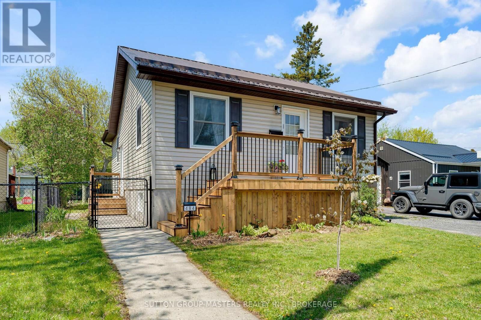 Property Photo:  484 Nelson Street  ON K7K 4N5 