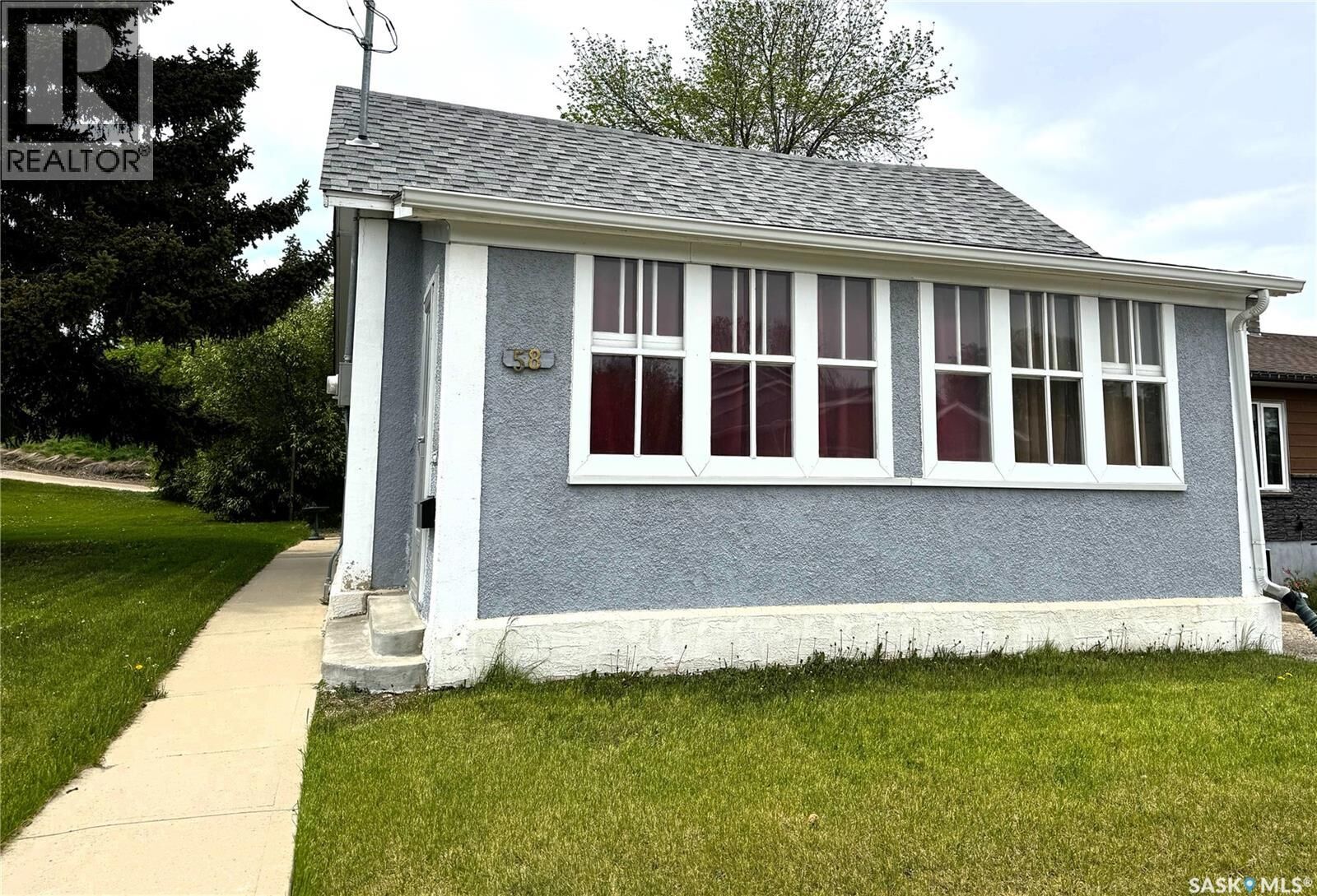 Property Photo: 58 10th Avenue NE SK S9H 2T2