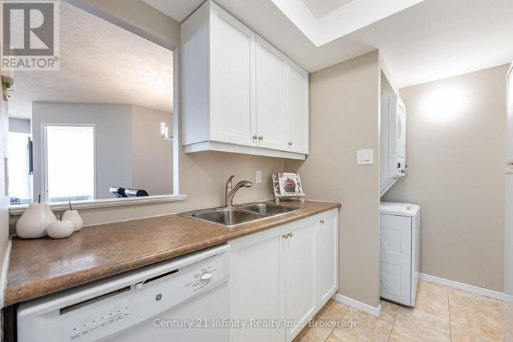 Property Photo:  5 Greystone Walk Drive 1206  ON M1K 5J5 