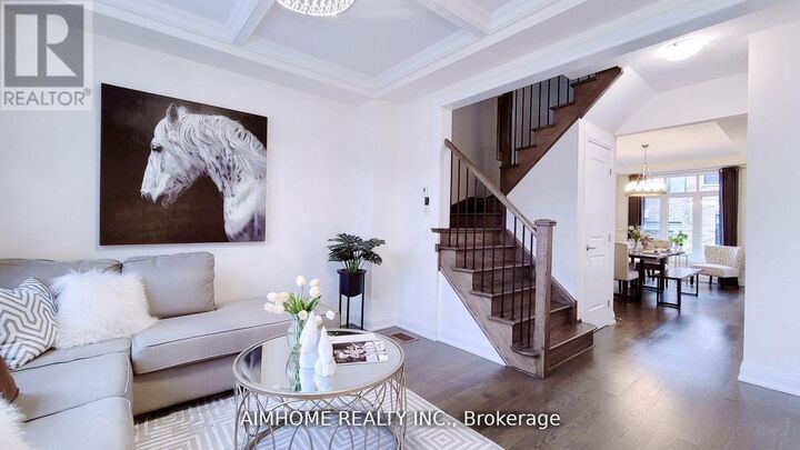 Property Photo: 45 Duncombe Lane ON L4C 0Z9