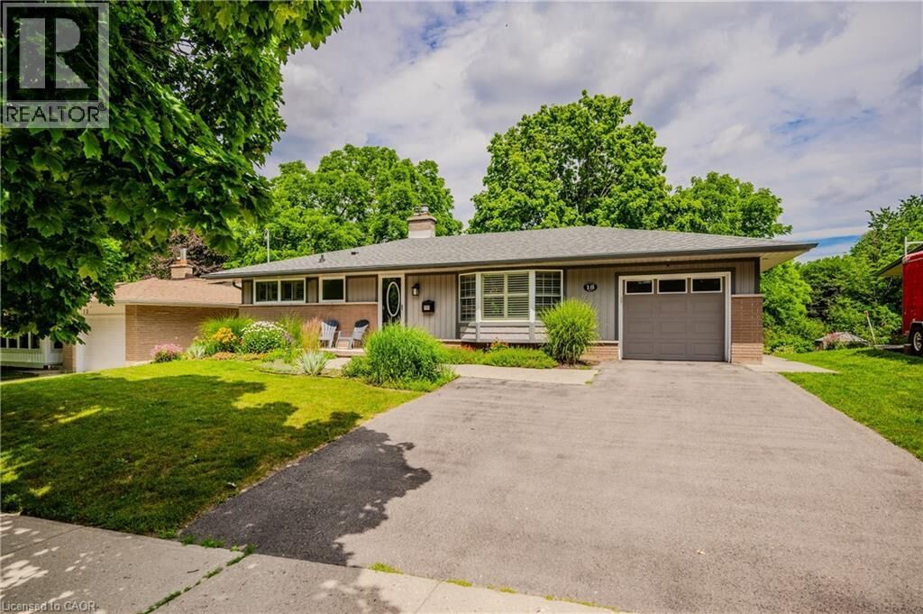 Property Photo: 18 Stonybrook Drive Main Unit ON N2M 4L5