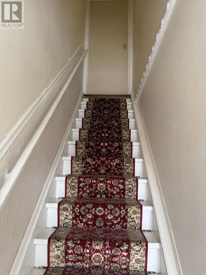 Property Photo:  983 Victoria Park Avenue  ON M4B 2J4 