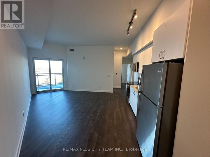 Property Photo: 56 Lakeside Terrace 1108 ON L4M 7B9