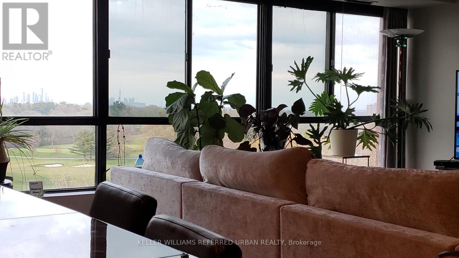 Property Photo:  387 Roncesvalles Avenue  ON M6R 2N1 
