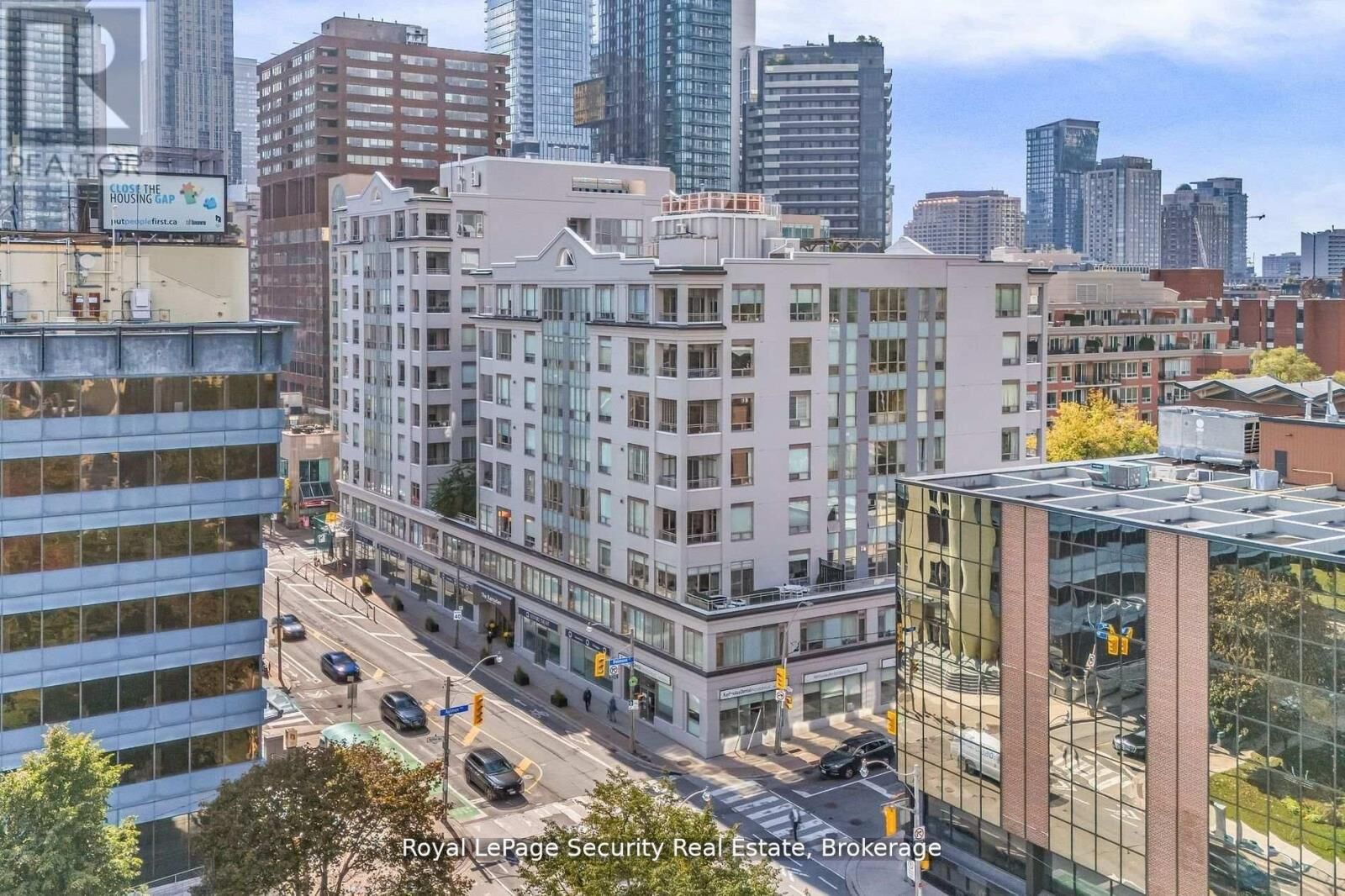 Property Photo:  980 Yonge Street 403  ON M4W 3V8 
