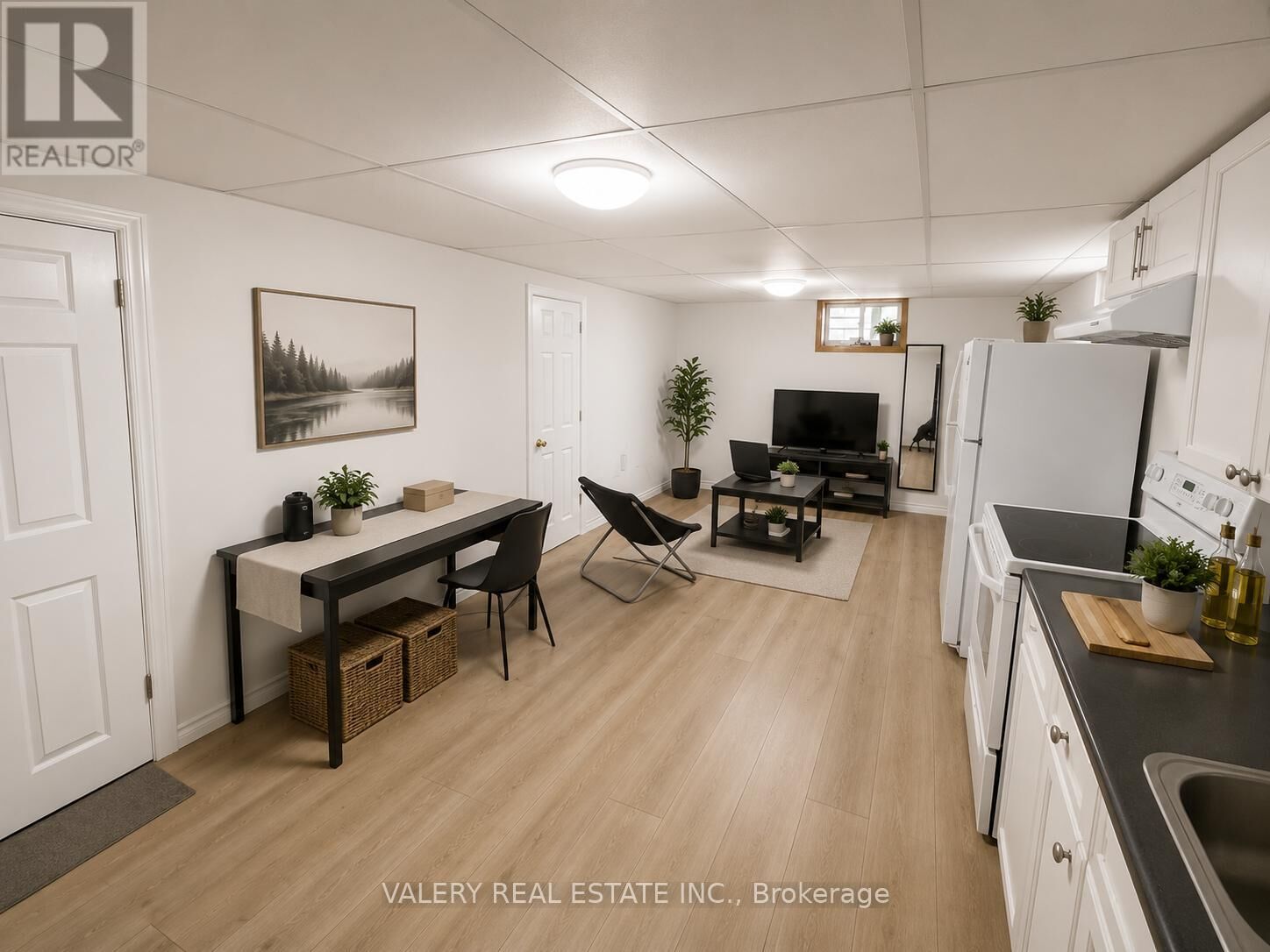 Property Photo: 374 Edmonton Street East 2 ON N5W 4Y5