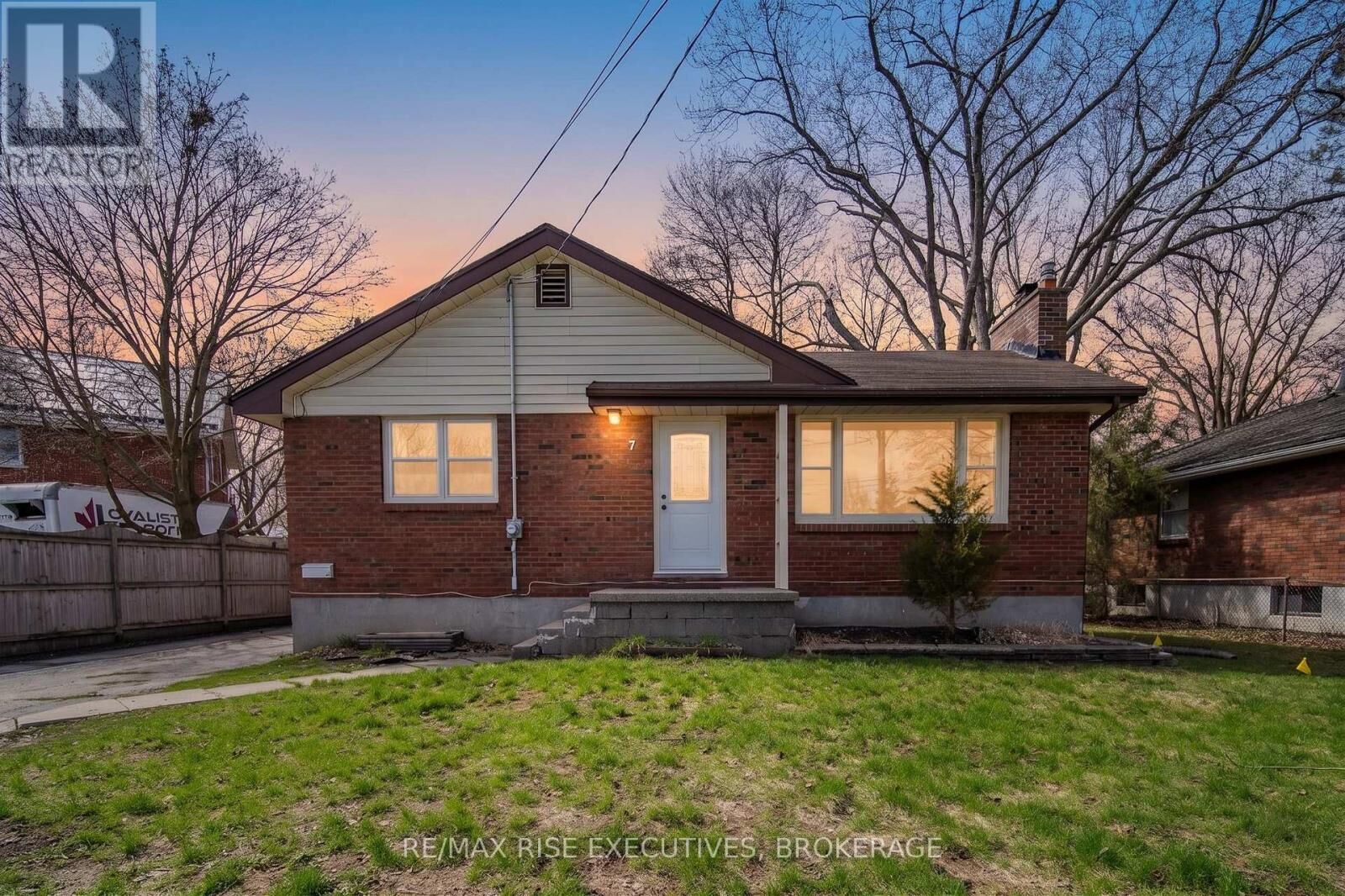 Property Photo:  7 Benjamin Street  ON K8P 1P6 