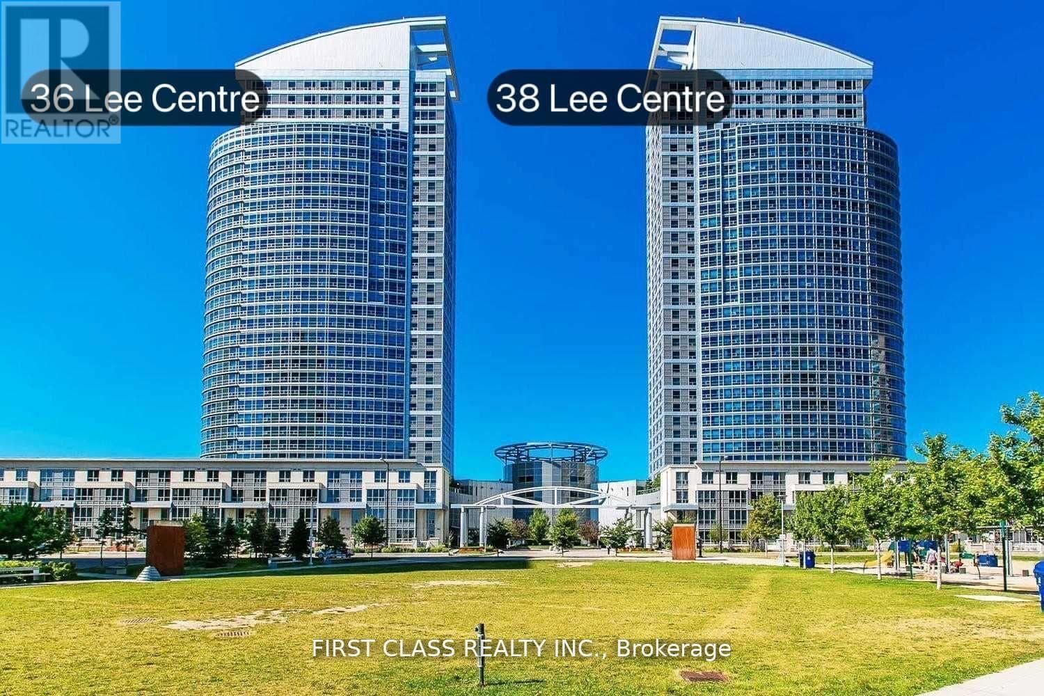 Property Photo: 38 Lee Centre Drive 3312 ON M1H 3J7