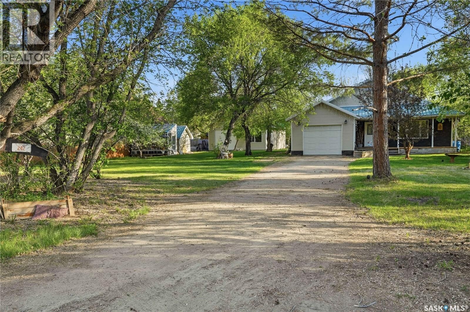 Property Photo: 242 Woodlawn Avenue SK S0G 2Y0