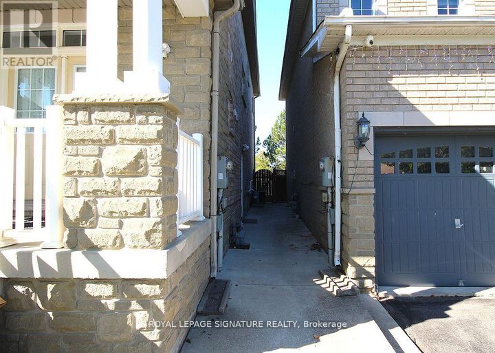 Property Photo:  70 Penbridge Circle Lower  ON L7A 2R1 