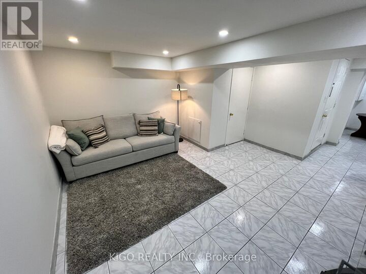 Property Photo: 5907 Ladyburn Crescent Basement ON L5M 4V6
