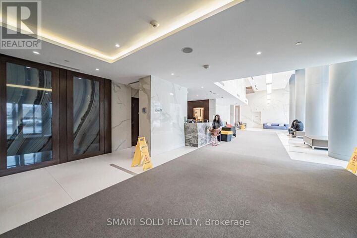 Property Photo: 275 Village Green Square 2918 ON M1S 0L8