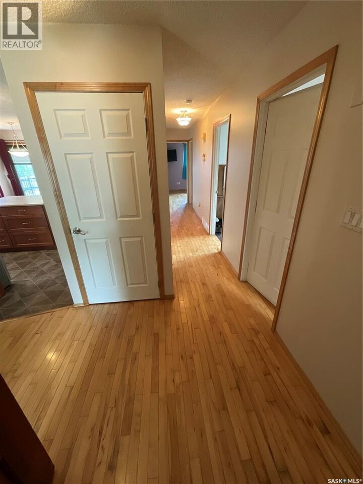 Property Photo:  207 7th Street S  SK S0K 4P0 