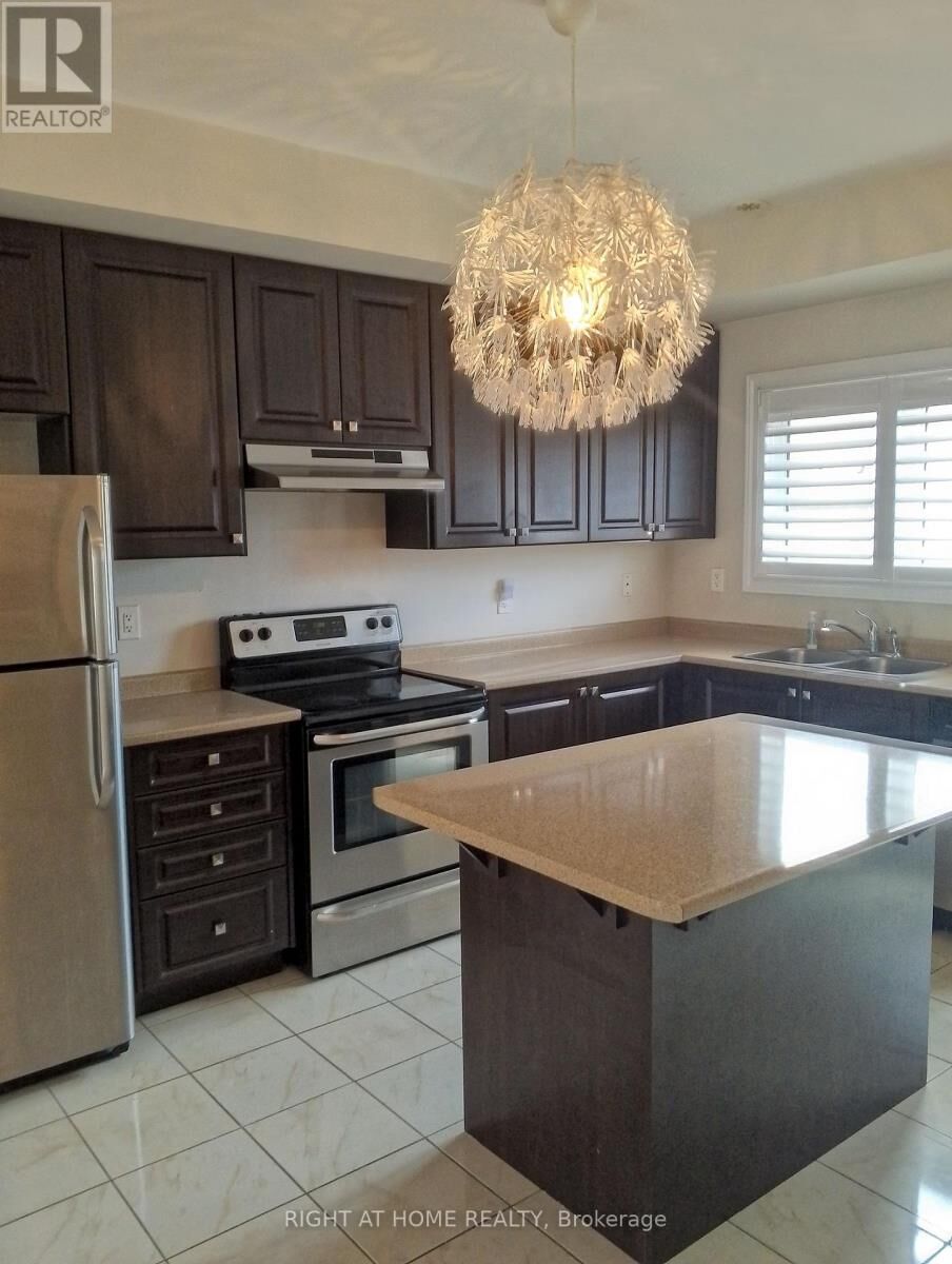 Property Photo: 32 Aspen Hills Road 4 ON L6Y 6E4