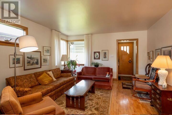 Property Photo: 834 Syndicate Ave N ON P7C 3X5