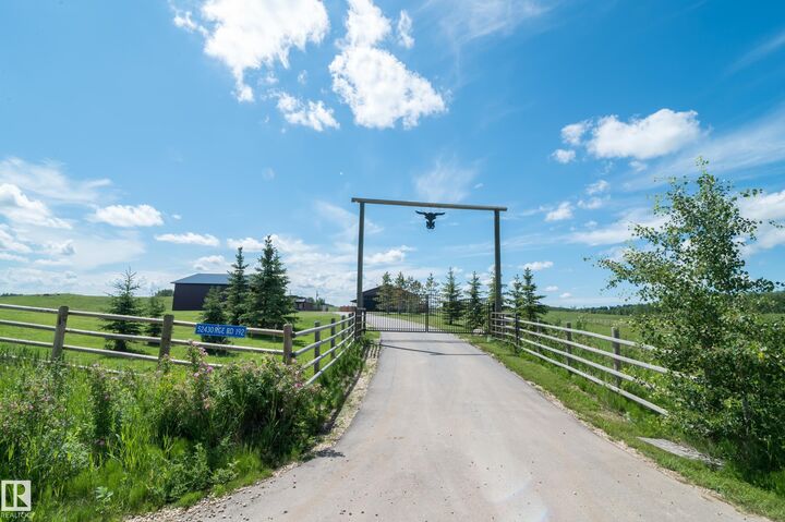 Property Photo: 52430 RR 192 AB T0B 4J5