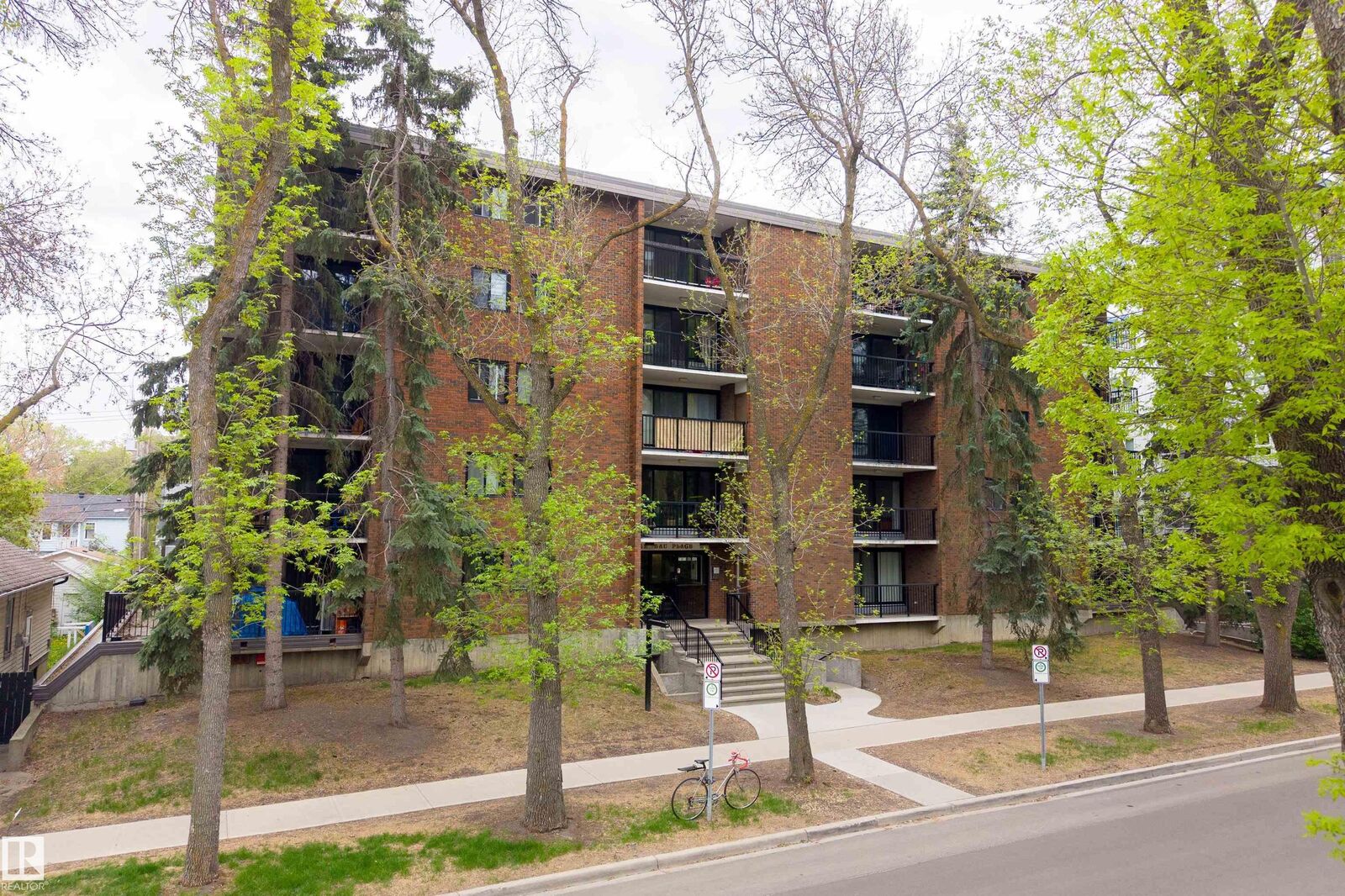 Property Photo:  11011 86 Avenue NW 206  AB T6G 0X1 