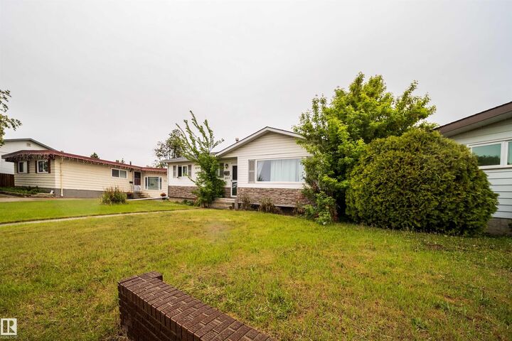 Property Photo:  8512 142A Avenue NW  AB T5E 2G7 