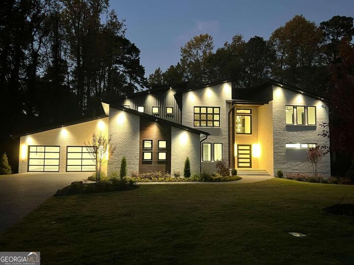 Property Photo:  1000 Clementstone NE Drive  GA 30342 