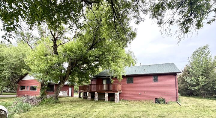 Property Photo:  5760 Lariat Loop  ND 58503 