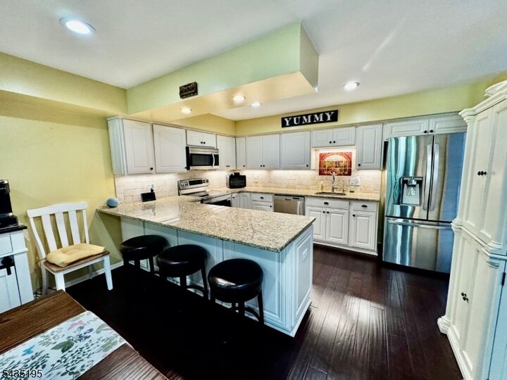Property Photo:  11 Old Fourth Dr  NJ 07438 