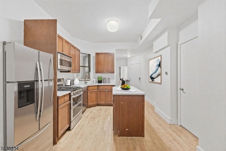 Property Photo:  340 Pavonia Ave 1R  NJ 07302 