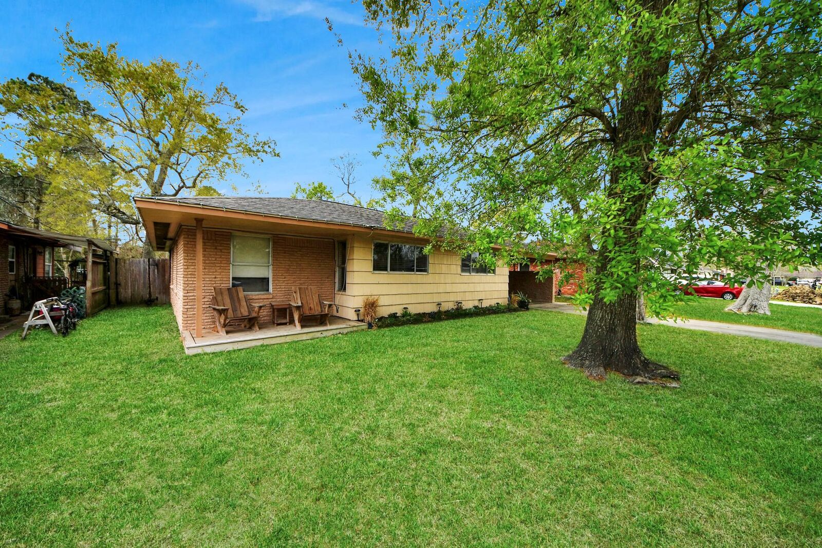 Property Photo:  2806 Oak Drive  TX 77539 
