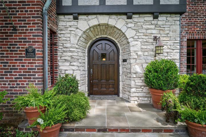 Property Photo:  2938 Del Monte Drive  TX 77019 