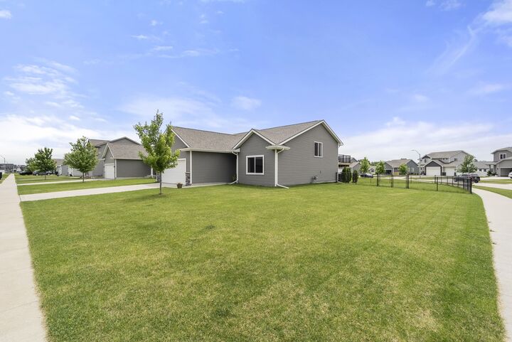 Property Photo: 2805 NW 25th Street IA 50023