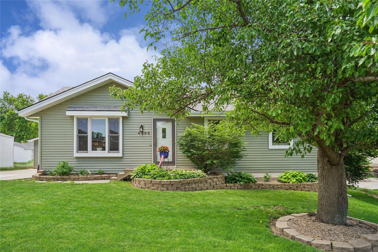 Property Photo:  4949 Cypress Drive  IA 50327 