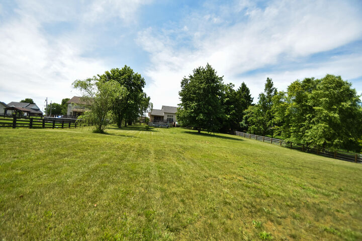 Property Photo:  384 Kings Trace Drive  KY 40403 