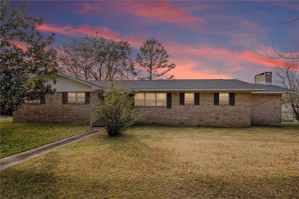 Property Photo:  605 Day Avenue  AL 36507 
